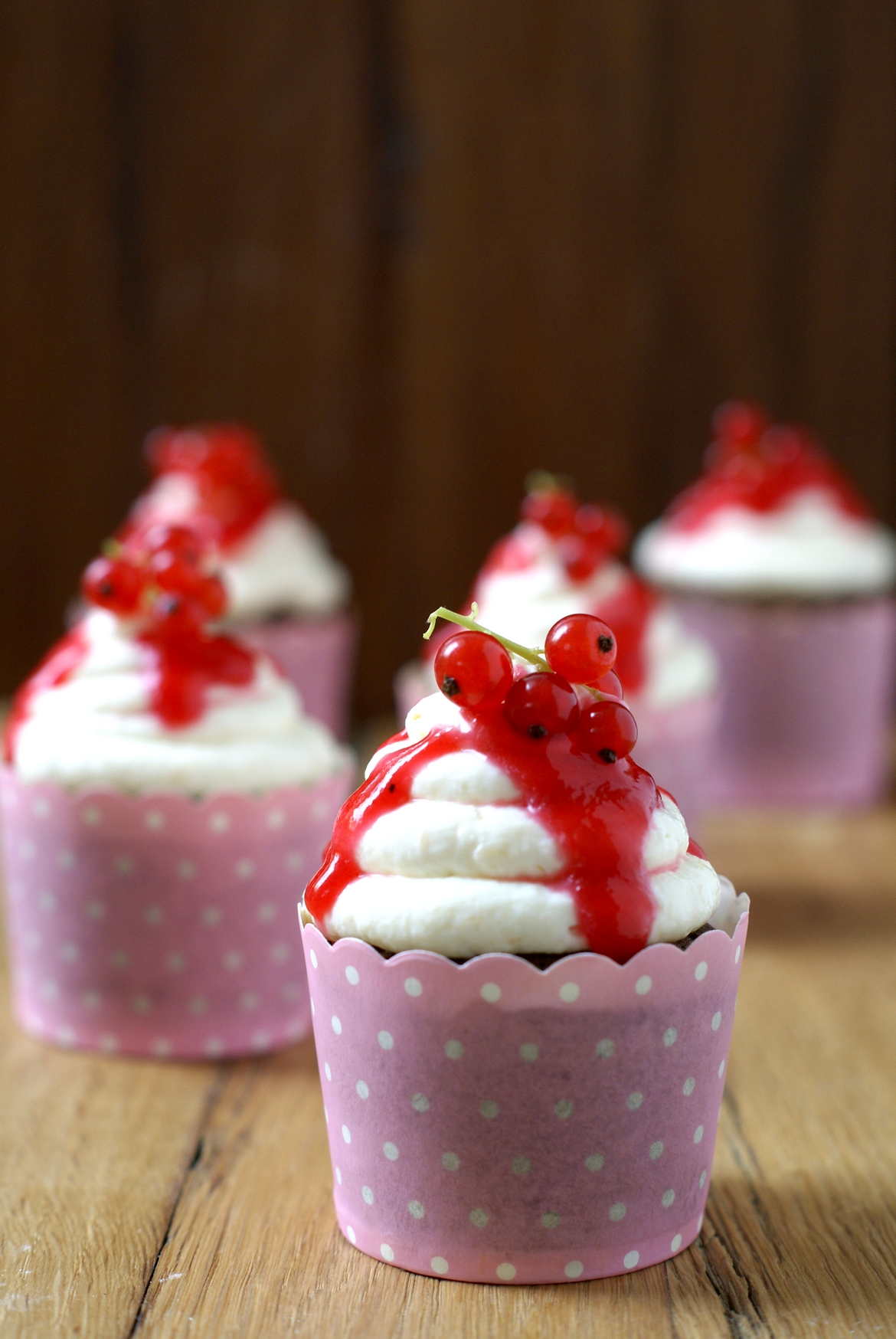 Lychee-Ribisel-Cupcakes
